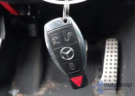 2013 Mercedes-Benz C 300 Sport 4Matic z USA, uszkodzony, nr VIN WDDGF8AB1DG088748